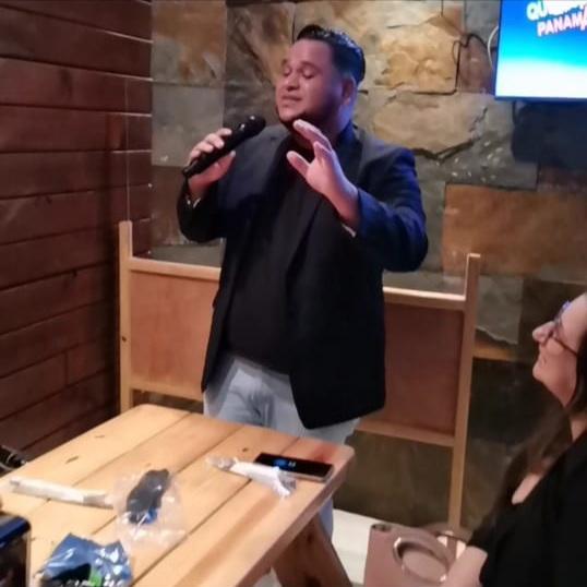 ARTISTA EN VIVO  ( UNA CANCION)