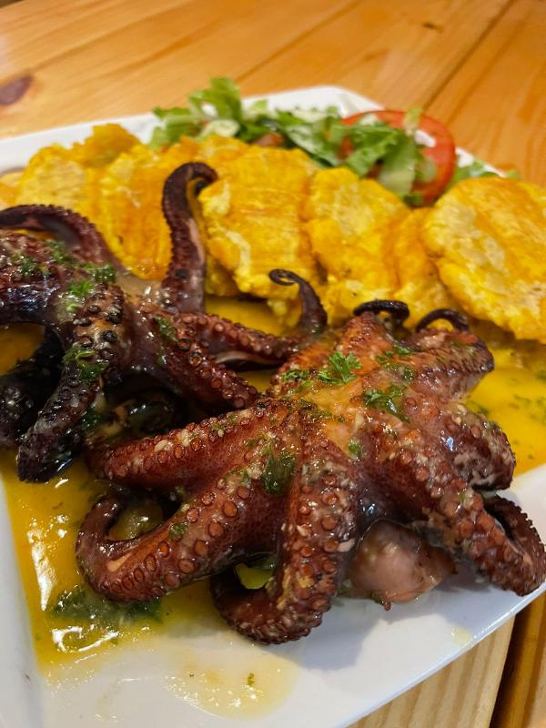 Pulpo asado al carbon