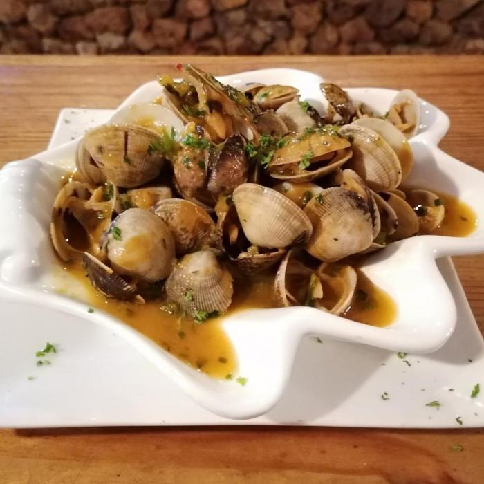 Almejas al ajillo 